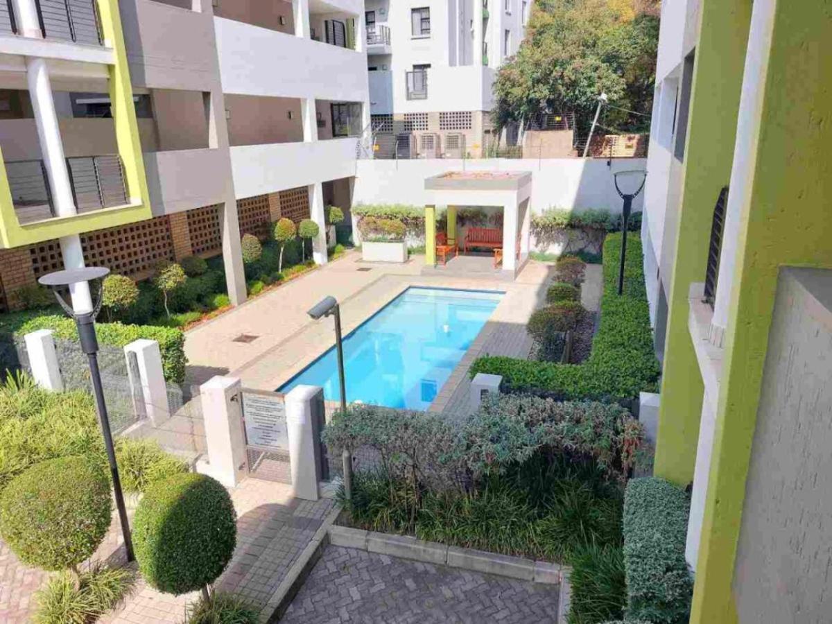 Stunning, Modern 1 Bedroom Apartment Sandton Johannesburg Exterior photo